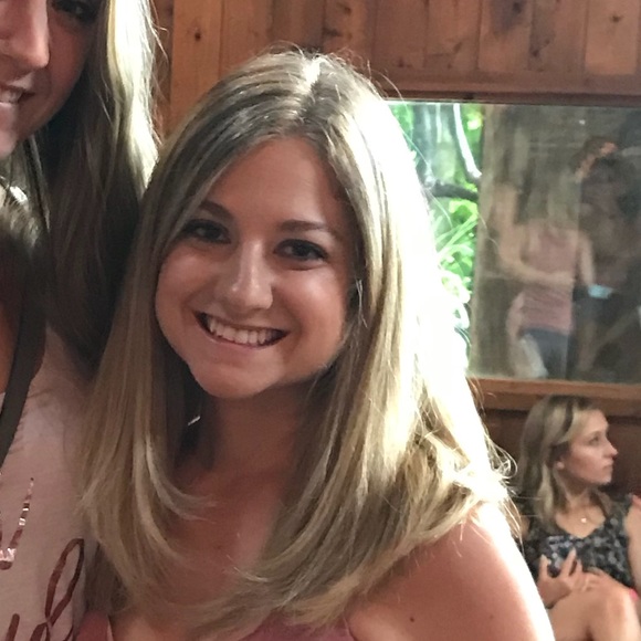 Profile Picture of Melissa Stopsky (@mstopsky) on Poshmark