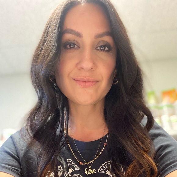 Profile Picture of Isabel Falcon (@isabelj22) on Poshmark