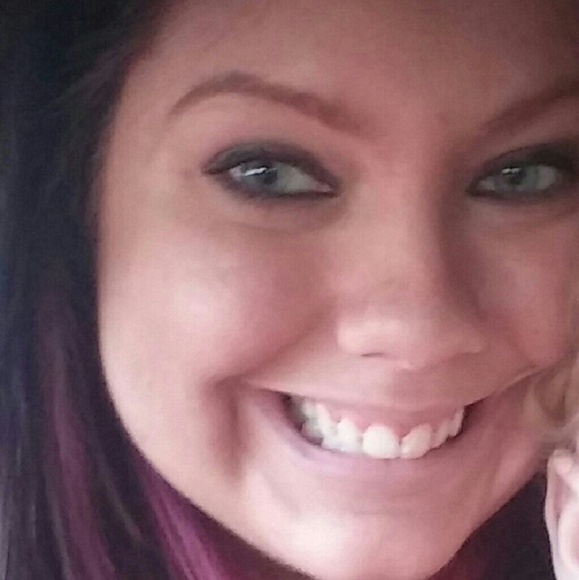 Profile Picture of Nicole Erhardt (@nerhardt) on Poshmark