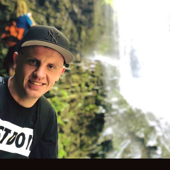 Profile Picture of Bartek Chęć (@bartoszchec) on Poshmark