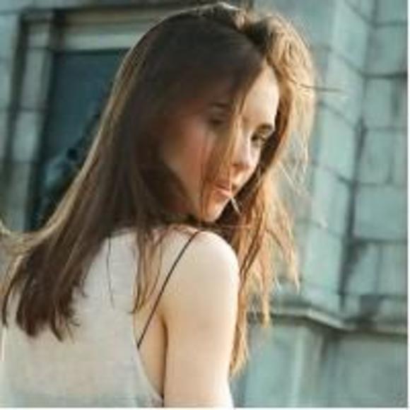 Profile Picture of Beverly Keith (@beverly_v8yxo9) on Poshmark