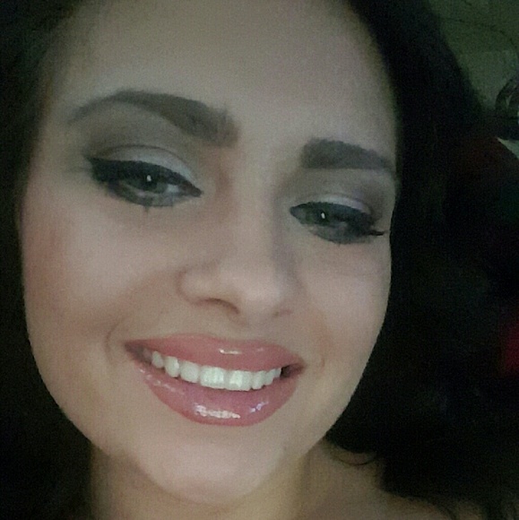 Profile Picture of Alexandra Arter (@jazlife05) on Poshmark