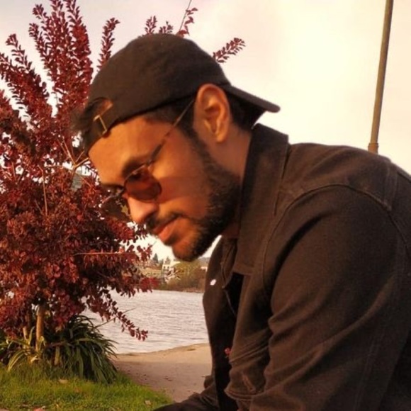 Profile Picture of Elvis Benício (@elvisbenicio) on Poshmark