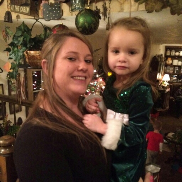 Ashley Satriano - Poshmark Profile Picture of Ashley Satriano (@ashleyh1166) on Poshmark