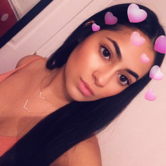 Profile Picture of Amber Ayala (@ambeermariiee) on Poshmark