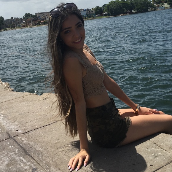 Liadny Aguilar - Poshmark Profile Picture of Liadny Aguilar (@liadnymarian) on Poshmark