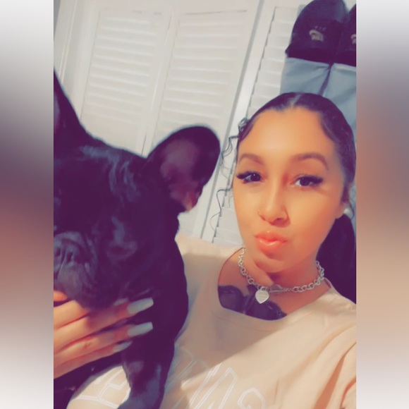 Profile Picture of Ariel Simpson (@arielsimpson92) on Poshmark