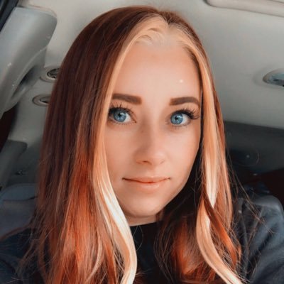 Profile Picture of Amanda Callahan (@Prettybluueyes) on Twitter