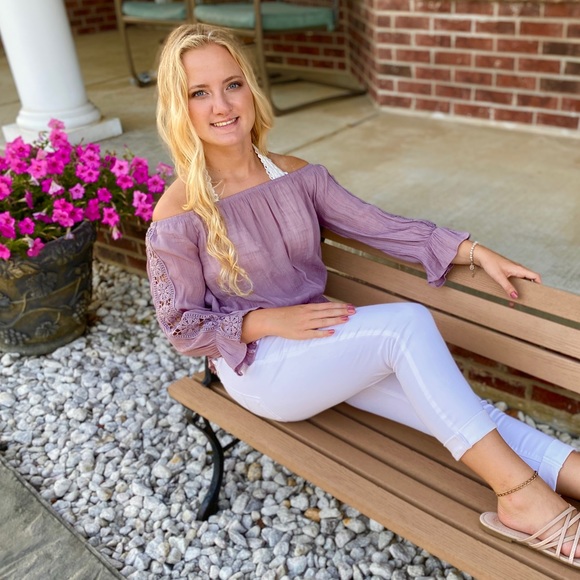 Profile Picture of Julia Esch (@julia_m_esch) on Poshmark