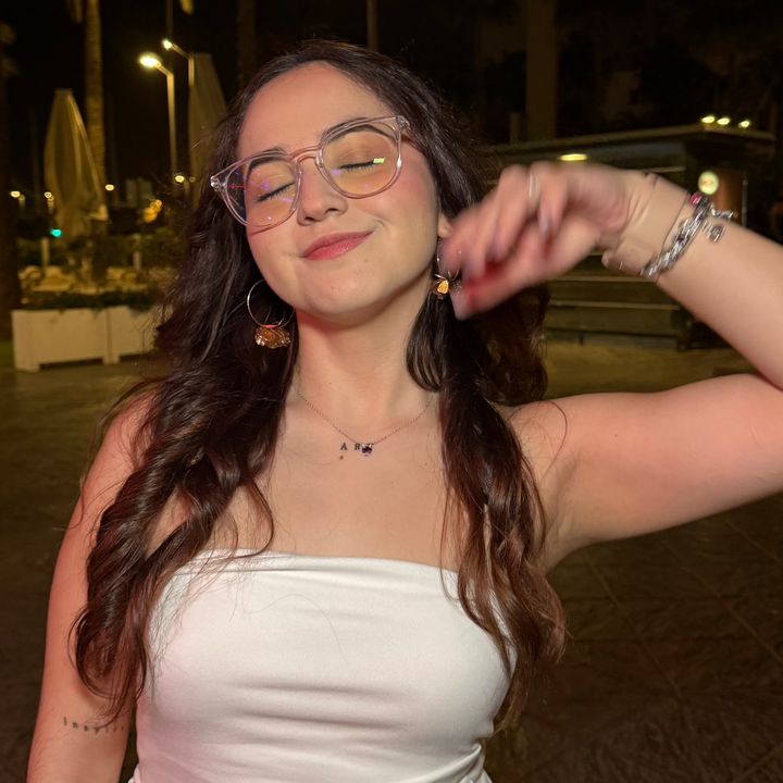 Profile Picture of Mikaela Valentina 🎀 (@mikaelavlh) on Tiktok