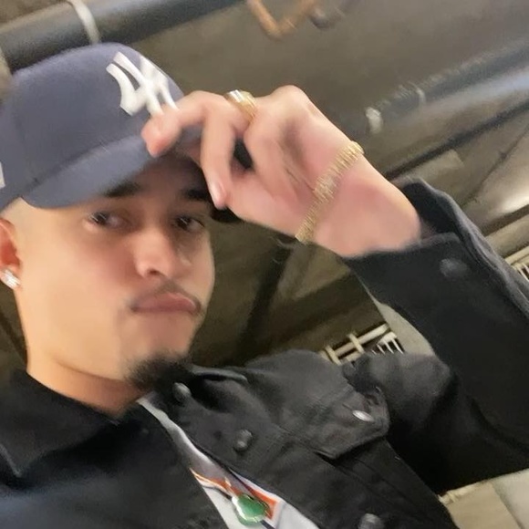 Profile Picture of Jonathan Velarde (@johnnyblvck) on Poshmark