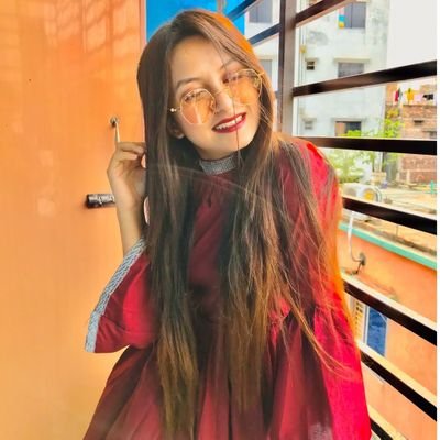 Profile Picture of UNIQUEEN___LAZINA (@lazina_smile) on Twitter