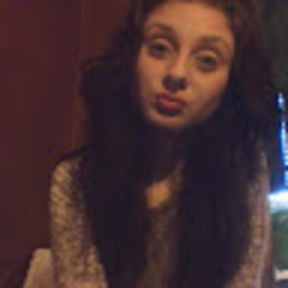 Profile Picture of Brianna Sutherland (@wonbri3) on Poshmark