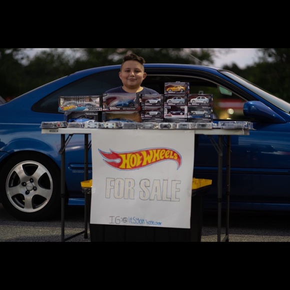 Profile Picture of Ector Melendez (@ectoronwheels) on Poshmark