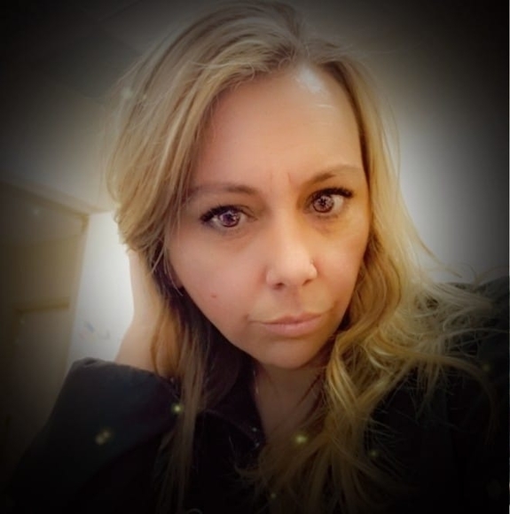Profile Picture of Jamie Hussar (@madb33) on Poshmark