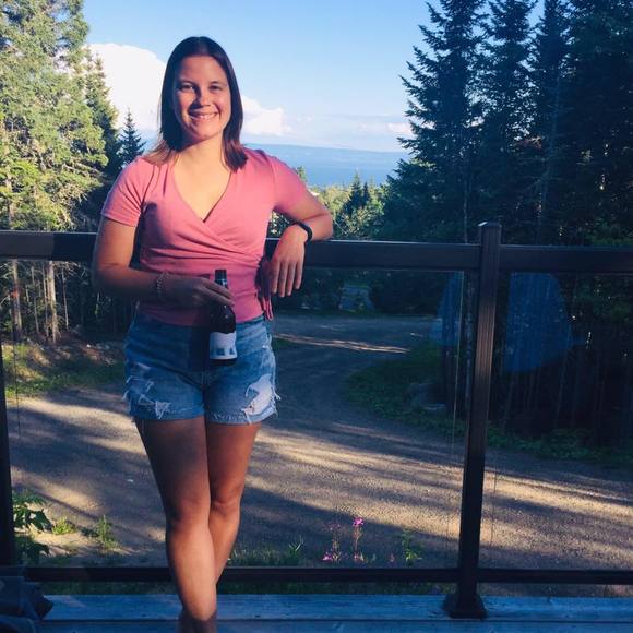 Profile Picture of Stephanie Major (@smajor186) on Poshmark