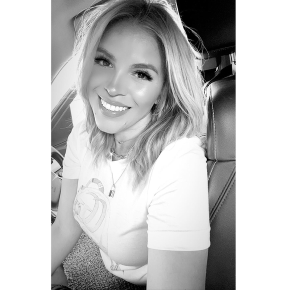 Profile Picture of Kathy Hauffen (@katt1989) on Poshmark