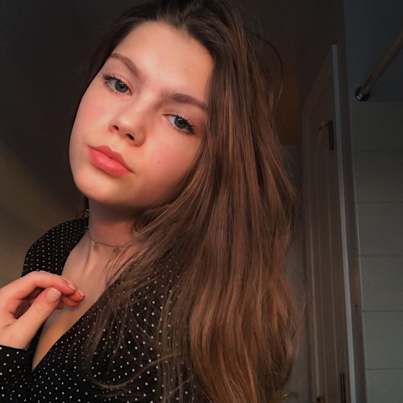 Profile Picture of Jenna Griesing (@jennagriesing) on Poshmark