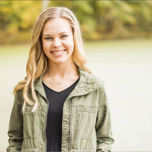 Profile Picture of Kimberly Williamson (@kswilliamson198) on Poshmark