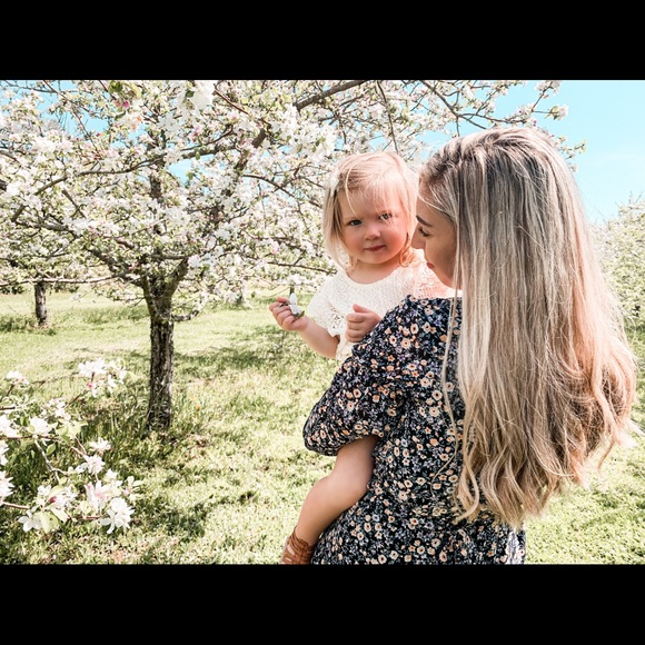 Profile Picture of Fallon Perry (@fallonanita12) on Poshmark