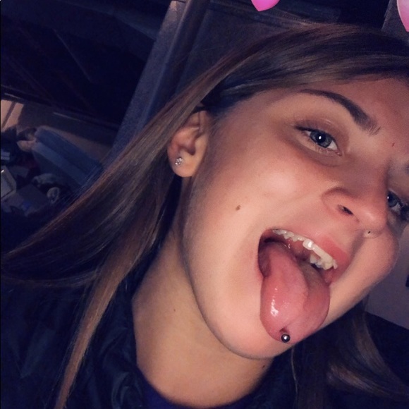 Profile Picture of Gabrielle Crossno (@tnfgxb) on Poshmark