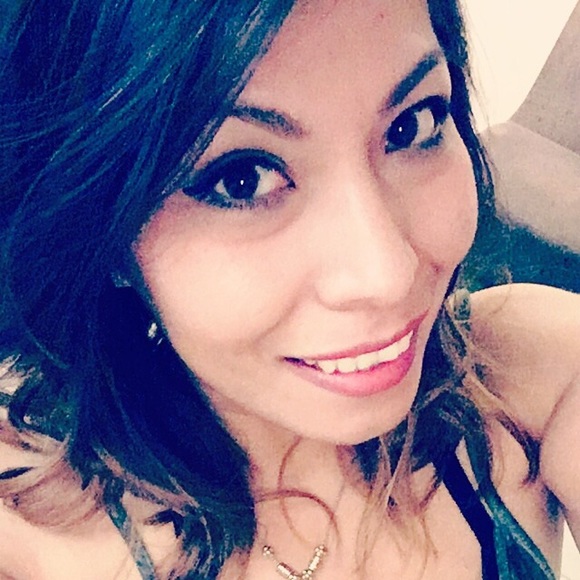 Profile Picture of Elsa Gallardo (@elsa02) on Poshmark