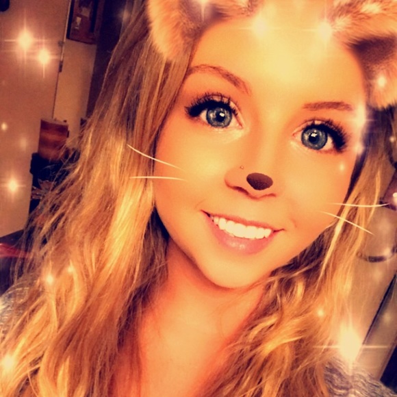 Profile Picture of Chealsey Okelley (@chealseyjean19) on Poshmark