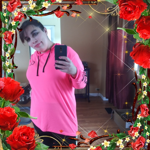 Profile Picture of Ashley Shewolf (@hisqueen2417) on Poshmark