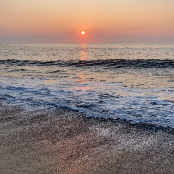 Profile Picture of Lucy Hiber (@lucy23_) on Poshmark