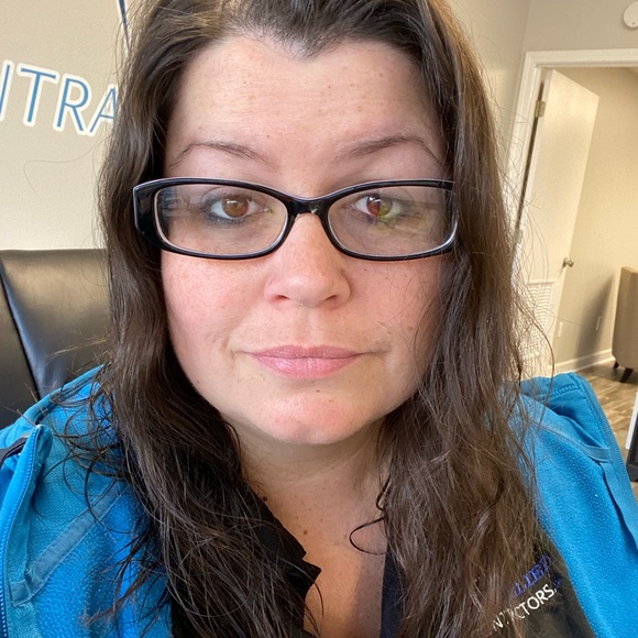 Profile Picture of Sue Mihatov (@servprosue9292) on Poshmark