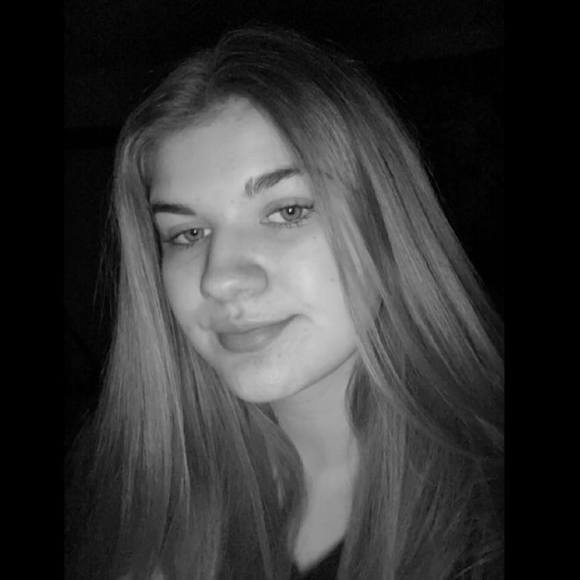 Profile Picture of Madison Liddick (@madisonliddick) on Poshmark