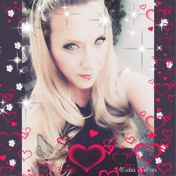 Profile Picture of Jessica Michelle (@jessicamiche837) on Poshmark