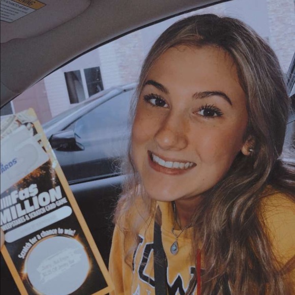 Profile Picture of Alex Guy (@alexkguy21) on Poshmark