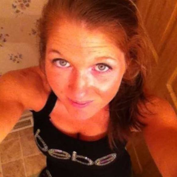 Nikki Holmes - Poshmark Profile Picture of Nikki Holmes (@nikki_holmes) on Poshmark