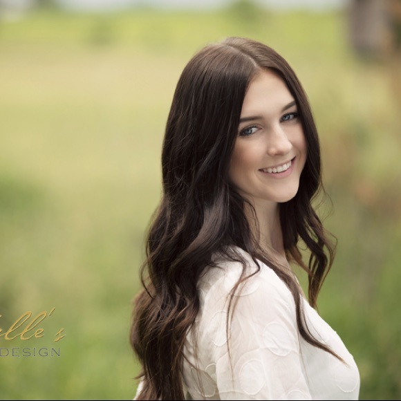 Profile Picture of Alison Gabler (@alisongscloset) on Poshmark
