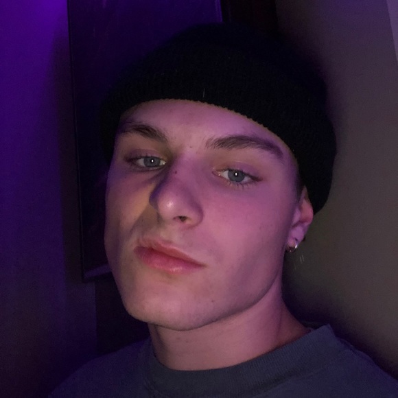 Profile Picture of Matt Gustafson (@mattymfice) on Poshmark