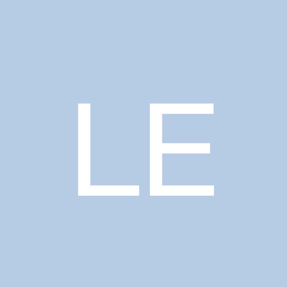 Profile Picture of Lyndi Elledge (@lyndielledge) on Poshmark
