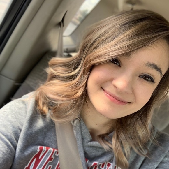 Profile Picture of Katie Breding (@katiebreding) on Poshmark