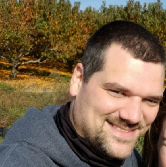 Profile Picture of Chris Auchmoody (@chris12841) on Poshmark