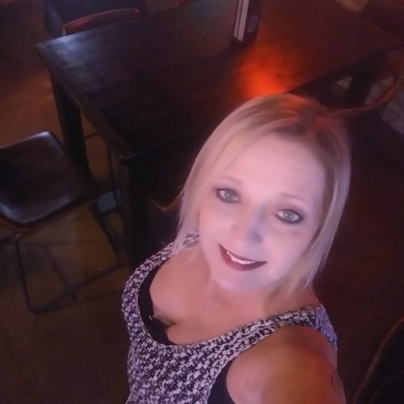 Profile Picture of Danielle Mcdowell (@danielle1love14) on Poshmark