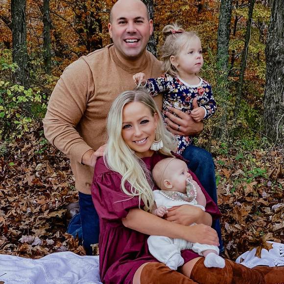 Profile Picture of Danielle Neira (@danielleneira) on Poshmark