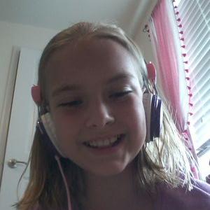 Profile Picture of Alice Baumann (@2bacdd2b83be4b3) on Twitter