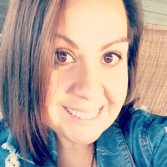 Profile Picture of Katherine Portillo (@kat2487) on Poshmark
