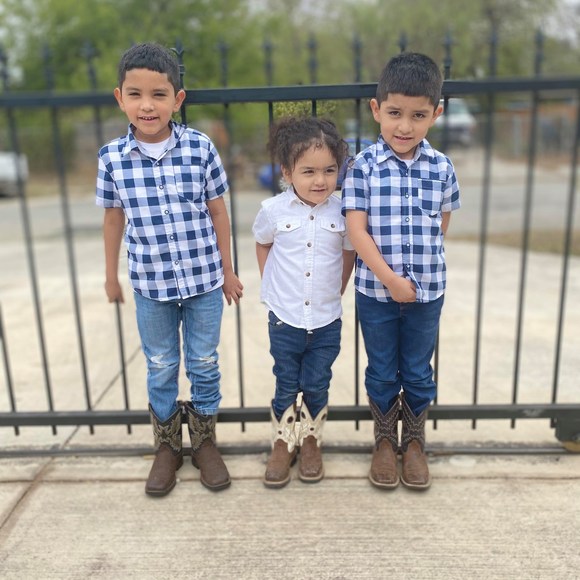 Profile Picture of Javi Kim navarrete (@ksalazar17) on Poshmark