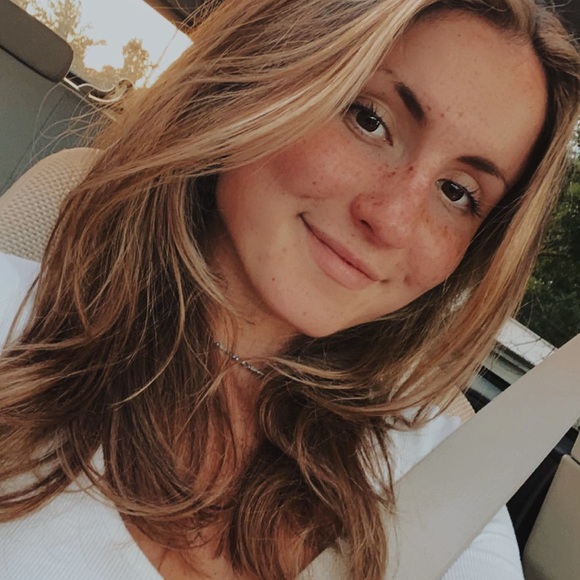 Profile Picture of Brooke Bound (@brookerevyekka) on Poshmark