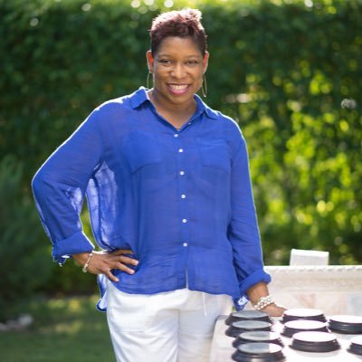 Profile Picture of Nichole Dixon-Jacobs (@nickyniks) on Twitter