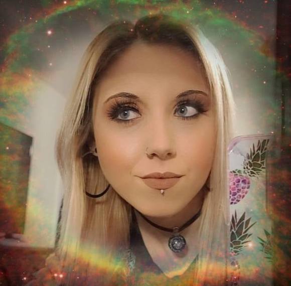 Profile Picture of Angela Pitts (@aboo592) on Poshmark