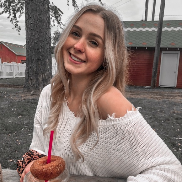 Profile Picture of K Neaton (@neatonk) on Poshmark