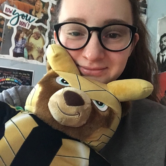 Profile Picture of Leah Theroux (@leahmt_) on Poshmark