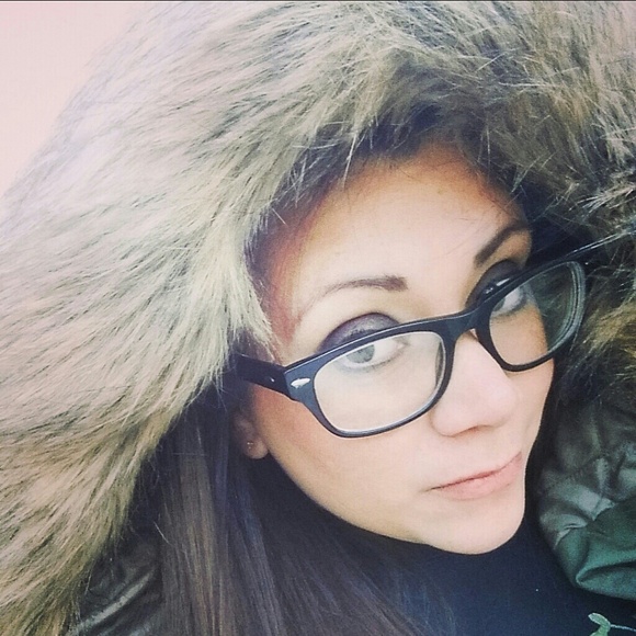 Profile Picture of Jessica Meek (@mrsmeek0229) on Poshmark